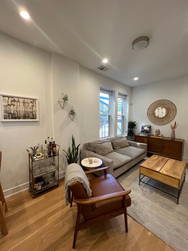 Foto del edificio - 2244 W Armitage Ave