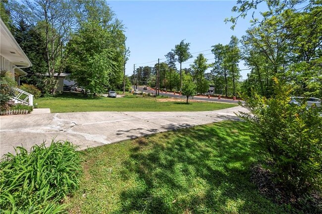 Building Photo - 4622 Chamblee Dunwoody Rd
