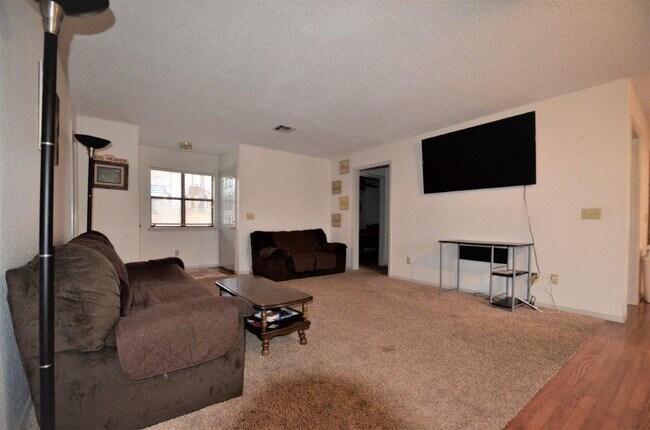 Foto del edificio - 9 Neffwood Ln