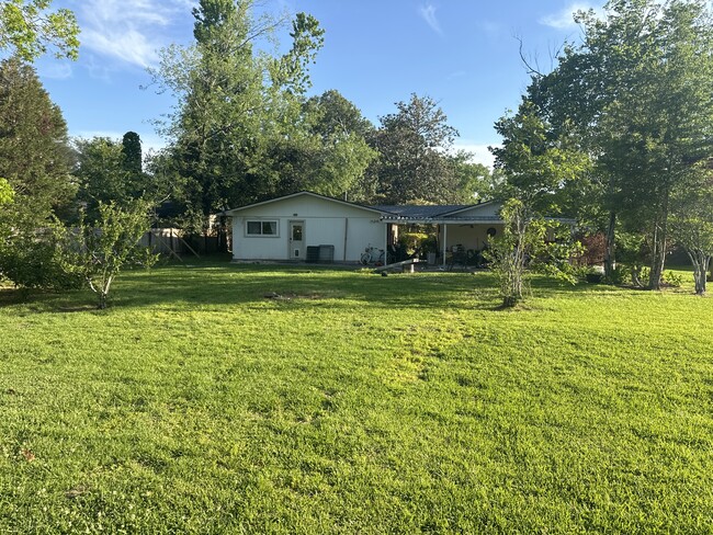 Large back yard, on 1/4 acre - 10045 Devonshire Dr