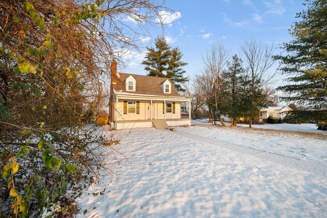 Building Photo - Charming Updated Home in the Heart of Jeffersontown