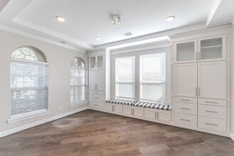 Building Photo - 6 Winter Thicket Pl