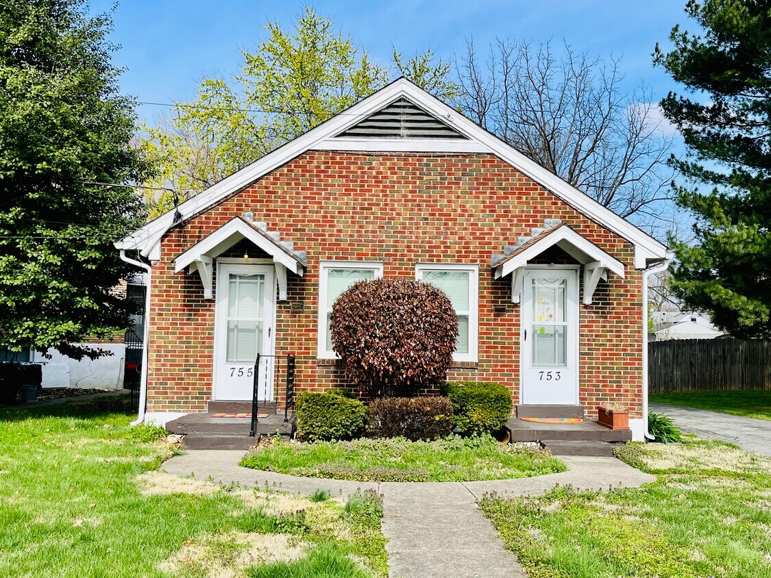 Primary Photo - 753 Brookline Ave