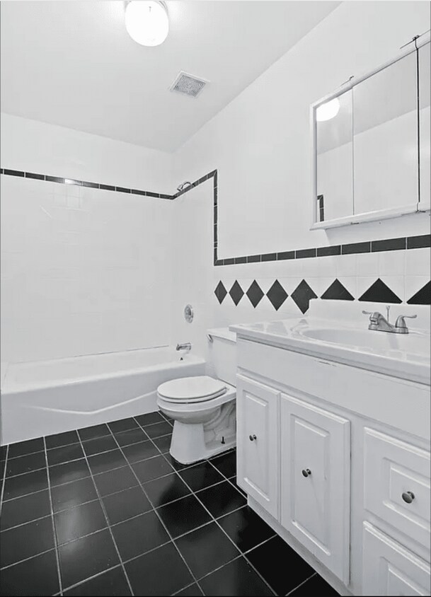 Building Photo - 540 W 52nd St