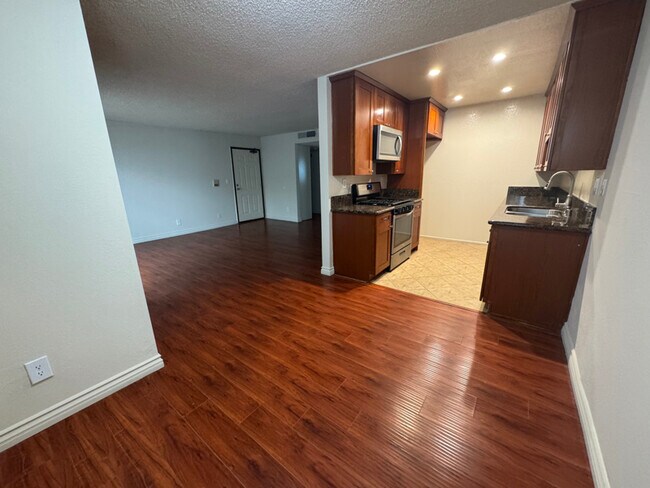 Foto del edificio - 1670 Manning Ave