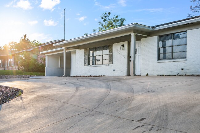 Foto del edificio - 1528 E Devine St