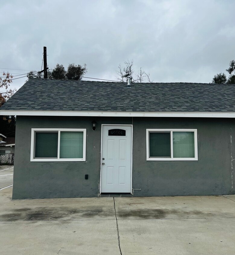 Primary Photo - 21633 Cottonwood Ave