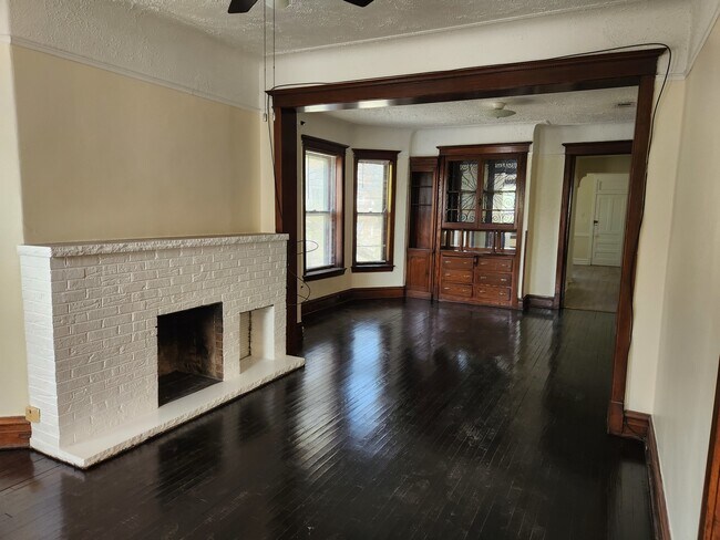 Foto del edificio - 2224 W Irving Park Rd