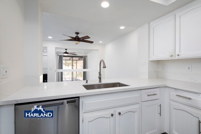 Building Photo - 2106 Lark Glen