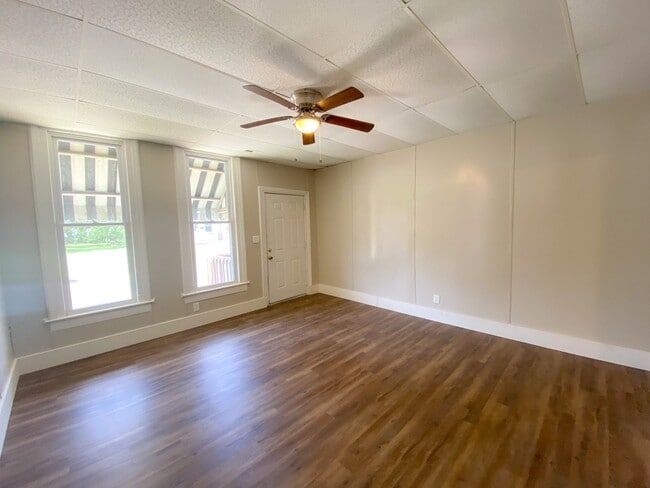 Building Photo - Adorable 1 Bedroom/1 Bathroom House For Rent