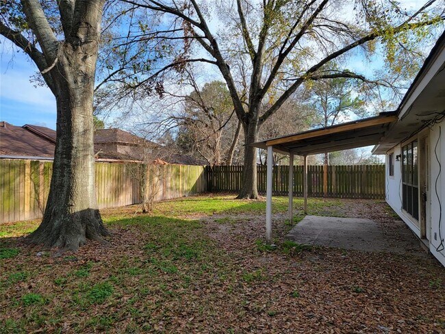 Foto del edificio - 16910 Rolling Acres Dr