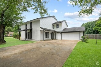 Building Photo - 9645 Twin Shores Dr