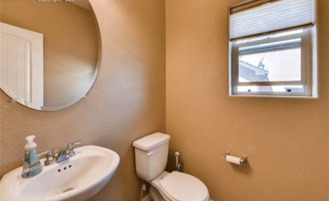 Building Photo - 884 Black Arrow Dr