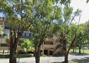 Building Photo - 1750 W 56th St