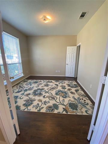 Foto del edificio - 4616 Maple Shade Ave