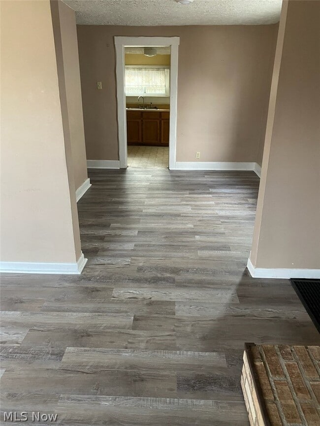 Building Photo - 56 Marion Ave