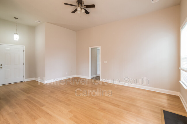 Building Photo - 148 Paddock Way