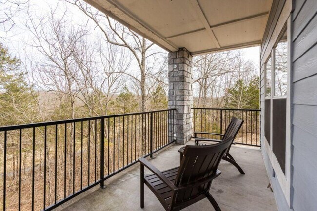 Building Photo - 175 Golf View Dr