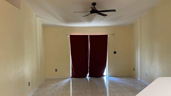 Foto del edificio - Charming 3BR House in Orlando with close a...