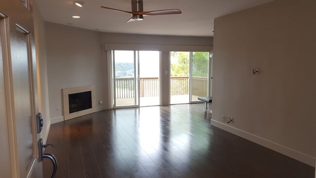 Foto del edificio - Stunning Panoramic Views in Fashion Valley!