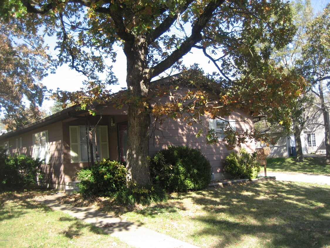 Primary Photo - 2401 Princeton St