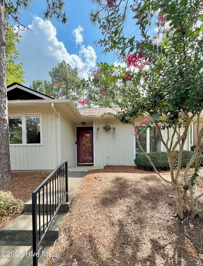 Building Photo - 12 Garden Villa Dr