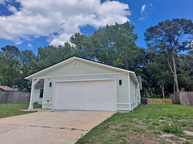 Building Photo - UPDATED 3BR 2BA WITH 2 CAR GARAGE FOR RENT