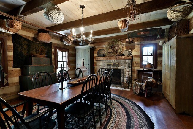 Foto del edificio - Custom- Built, Log Home in Martin, TN! (WEEKLY RENTAL ONLY)