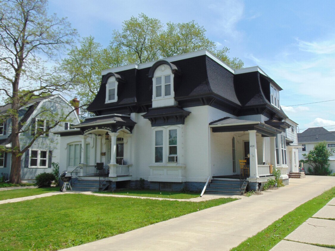 Primary Photo - 433 S Van Buren St