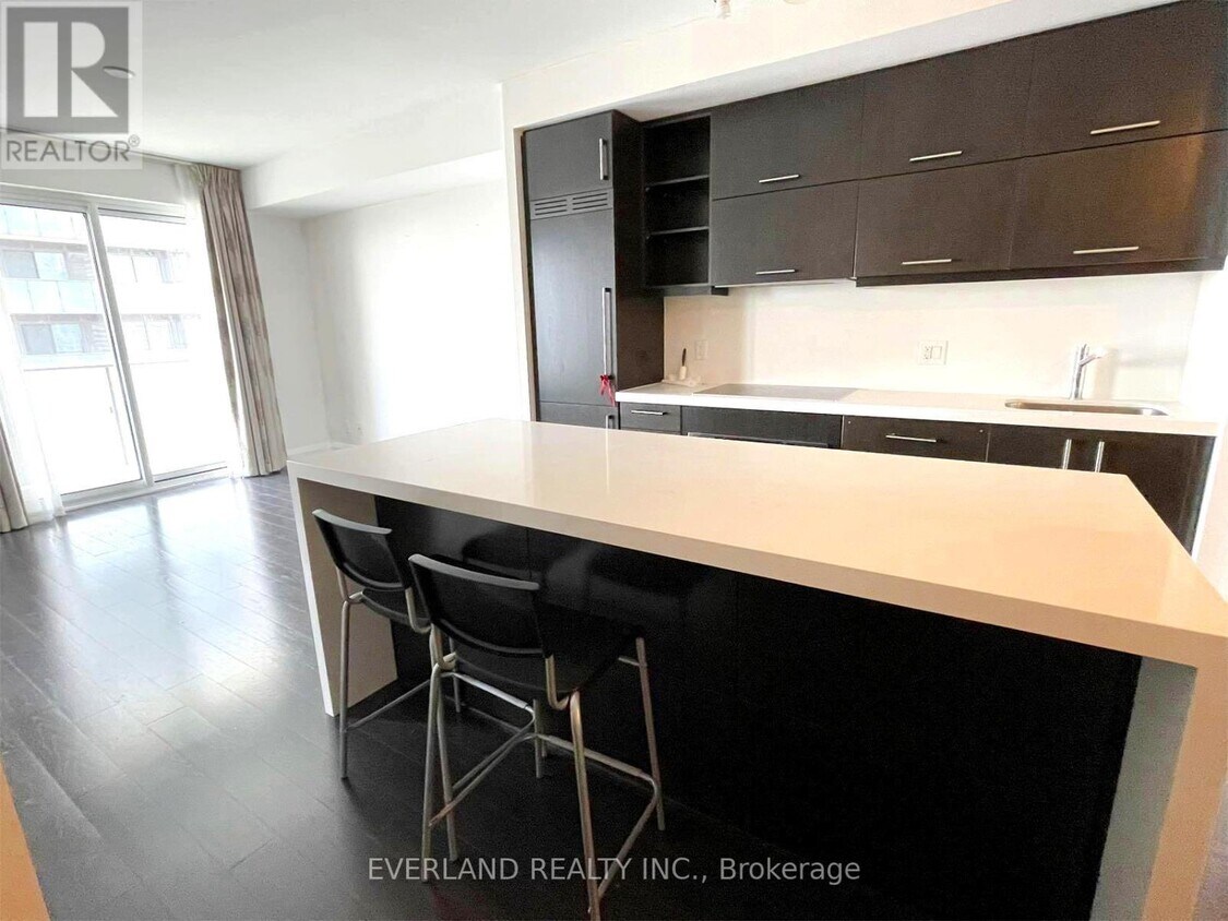 Photo principale - 1080-1080 Bay St.