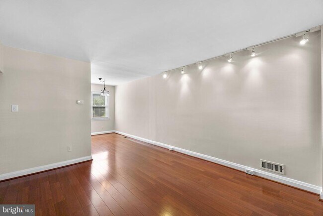 Foto del edificio - 4306 Newport Ave