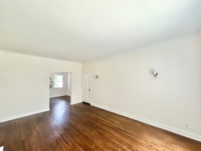 Foto del edificio - 5443 1/2 Harold Way -2