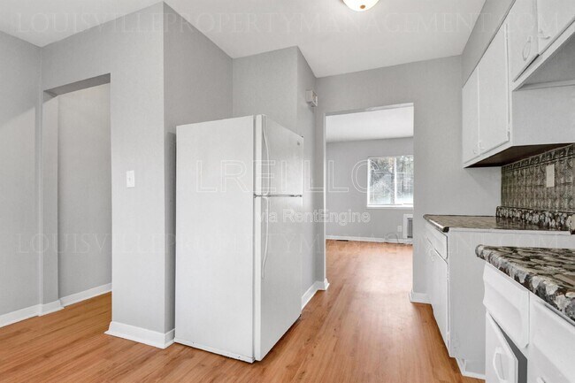 Foto del edificio - 2421 Lindsay Ave