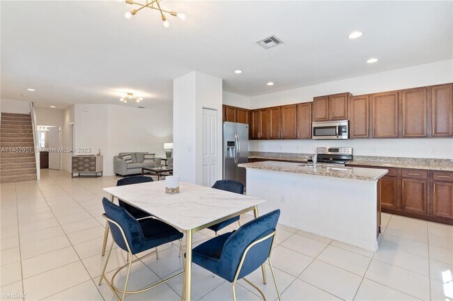 Building Photo - 3 br, 2.5 bath House - 3351 NW 10th Ave # ...