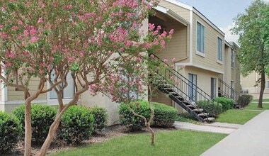 Building Photo - 5470 Military Dr W