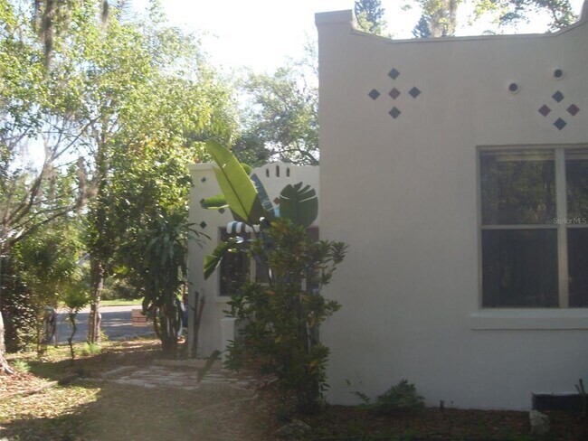 Building Photo - 1706 4th Ave E