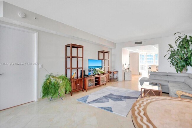 Foto del edificio - 17555 Collins Ave