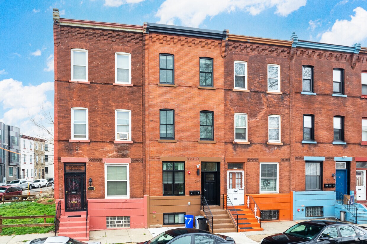Foto del edificio - 2347 N College Ave