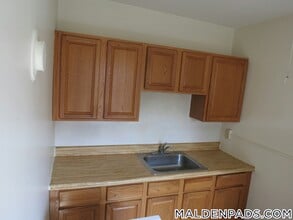 Building Photo - 349 Pleasant St