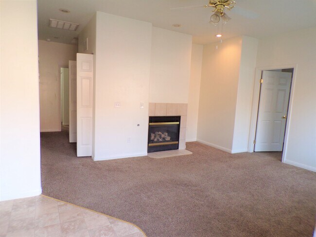 Foto del edificio - 531 Yellow Meadow Ct