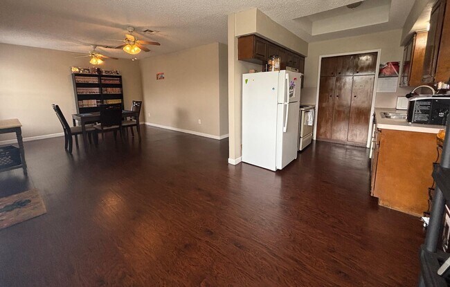 Building Photo - 6503 Dunn Dr