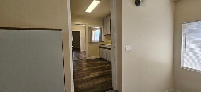 Building Photo - 916 W 300 N