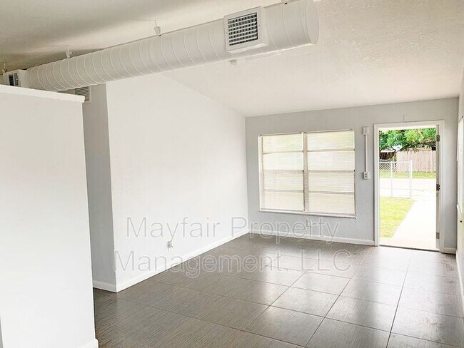 Foto del edificio - 1506 NW 15th Terrace