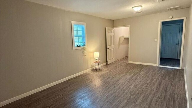 Foto del edificio - 5743 Beldart St
