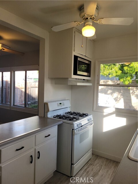 Foto del edificio - 7912 Glencoe Drive