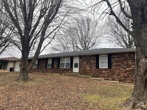 Building Photo - 512 Kyle Ave