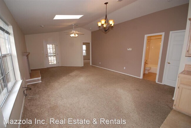 Building Photo - 2 br, 2 bath House - 13121 Neon Ave NE