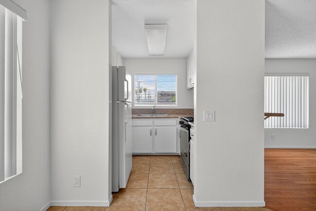 Building Photo - 1066 Coronado Ave
