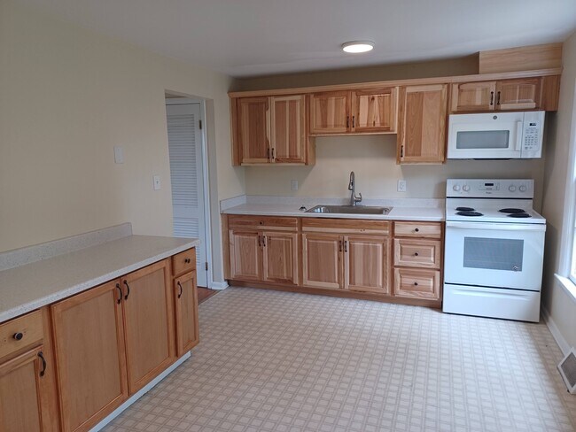 Building Photo - 222 E Whitlock Ave