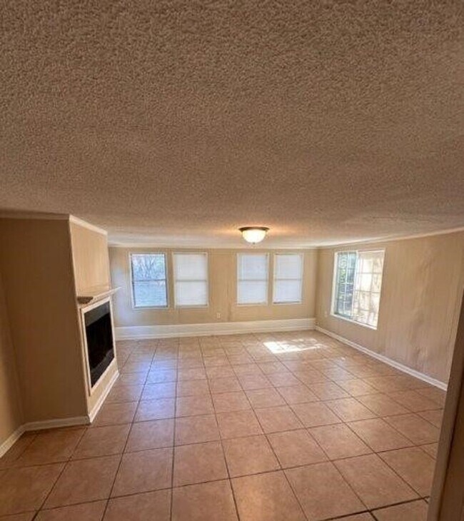 Building Photo - BELOW MARKET RENT!